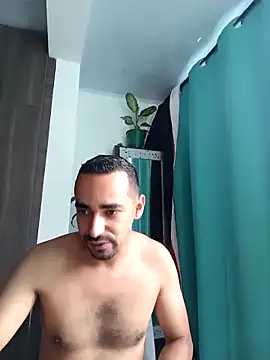 stivenlujan69 online show from December 18, 2025, 3:05 pm