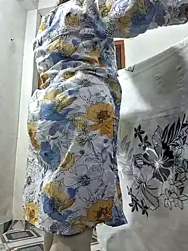 SIMIHOT online show from October 18, 2025, 3:25 pm