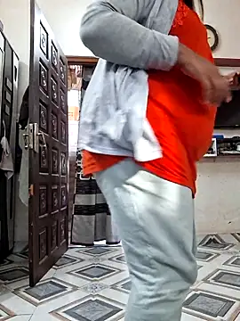 SIMIHOT online show from December 15, 2025, 8:53 am