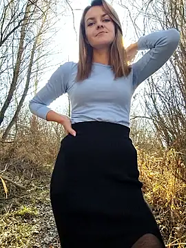 Snapshot of YOOUR_EVAA chatting on November 18, 2025, 8:28 am YOOUR EVAA online show from November 18, 2025, 8:28 am