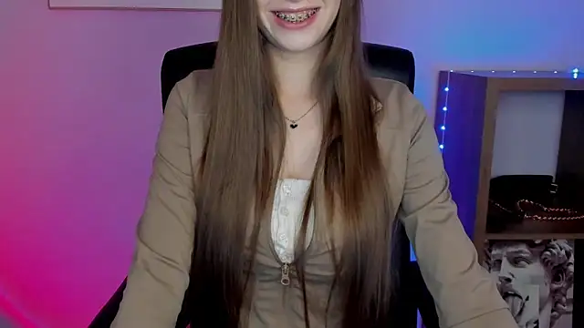 LuxMaya online show from November 28, 2025, 7:41 am