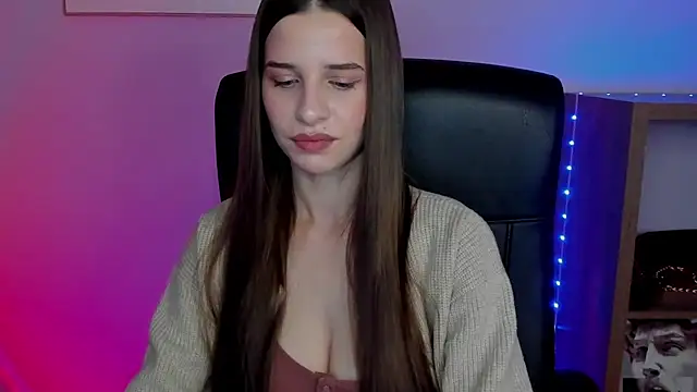 LuxMaya online show from November 19, 2025, 7:30 am