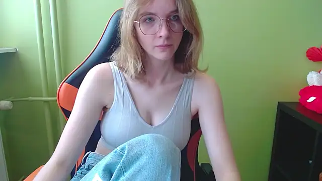 juicyPenny online show from April 15, 2026, 6:30 am