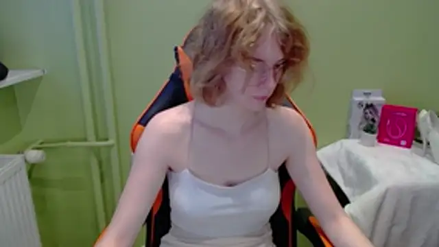 Snapshot of juicyPenny chatting on November 19, 2025, 7:30 am juicyPenny online show from November 19, 2025, 7:30 am