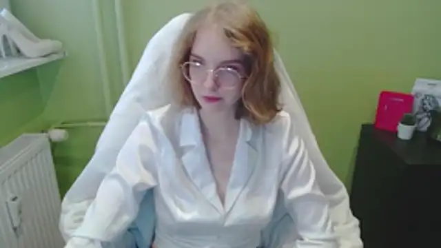 juicyPenny online show from December 19, 2025, 7:44 am