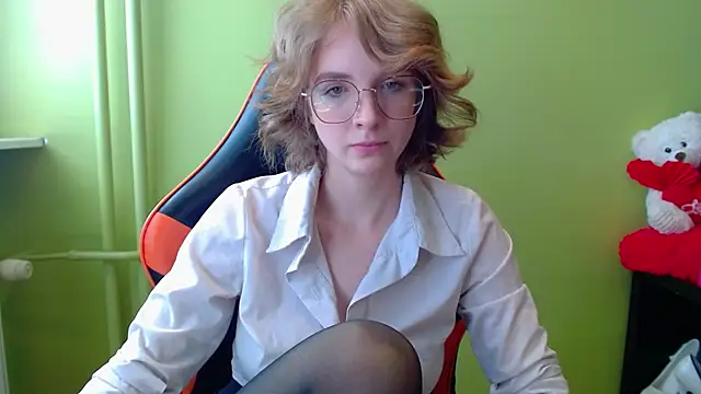 juicyPenny online show from April 24, 2026, 8:38 am