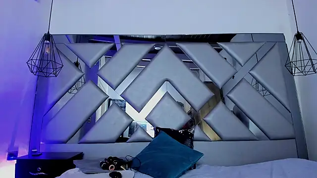 Lorenn Hill online show from January 17, 2026, 1:26 pm