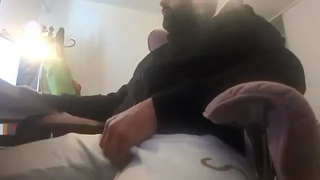 Snapshot of Jonpol74_ chatting on October 22, 2025, 11:31 am Jonpol74 online show from October 22, 2025, 11:31 am