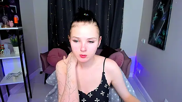 Leila xxBaby online show from November 14, 2025, 12:20 pm