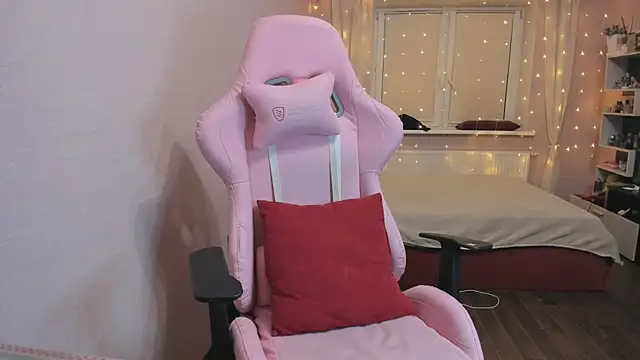 eleganc3 online show from February 15, 2026, 7:13 pm