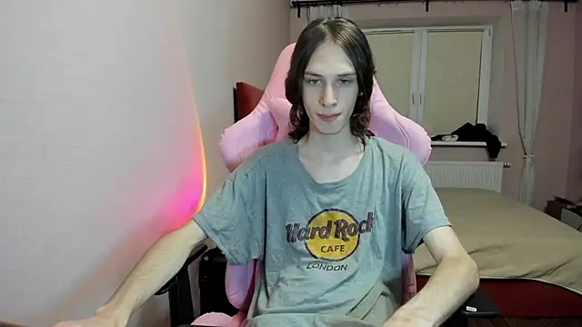 eleganc3 online show from October 25, 2025, 7:03 pm