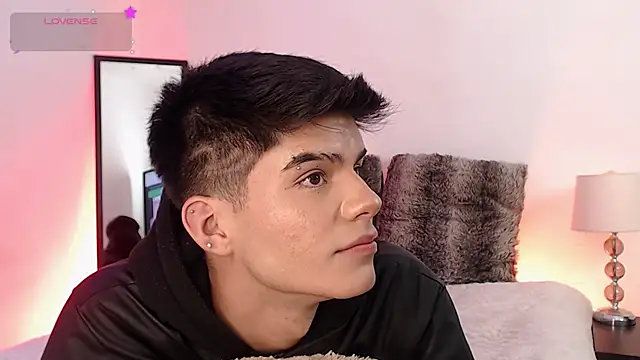 Dulcey  online show from October 18, 2025, 5:53 am