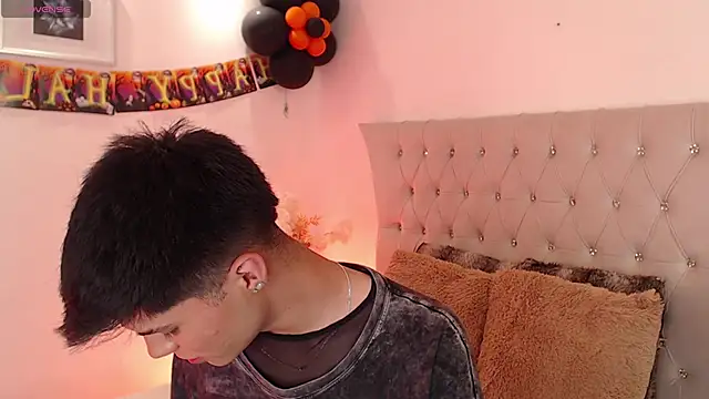 Dulcey  online show from October 17, 2025, 4:05 am