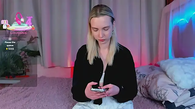 EllaBloom online show from February 25, 2026, 2:50 pm