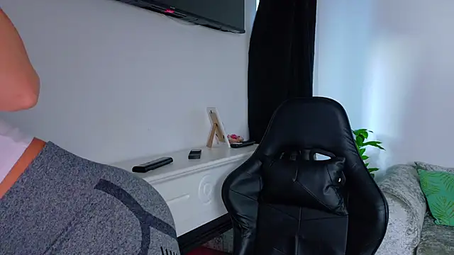 Snapshot of EvaBllake chatting on February 13, 2026, 6:02 am EvaBllake online show from February 13, 2026, 6:02 am