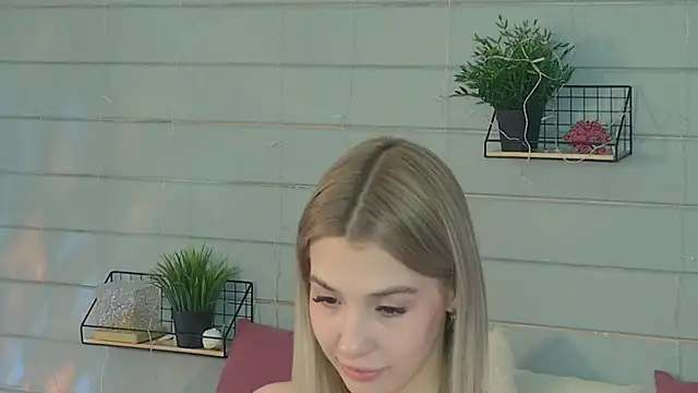 Snapshot of Bella_svon chatting on May 16, 2026, 9:08 am Bella svon online show from May 16, 2026, 9:08 am