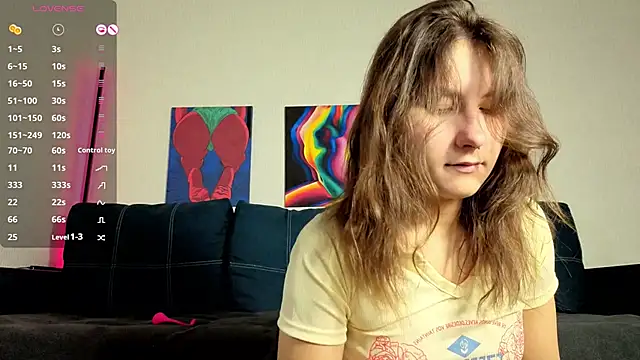 TrixiBell online show from October 18, 2025, 4:14 am