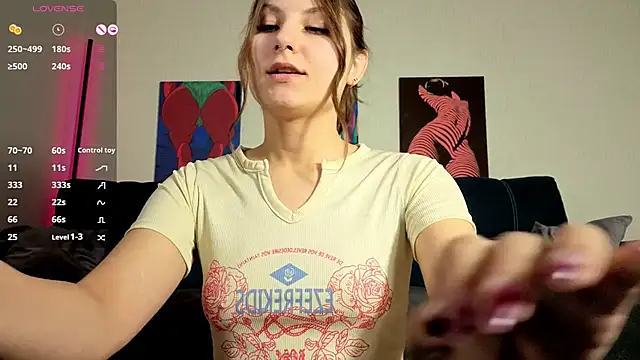 TrixiBell online show from November 22, 2025, 4:22 am