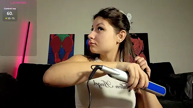 TrixiBell online show from November 18, 2025, 5:44 am