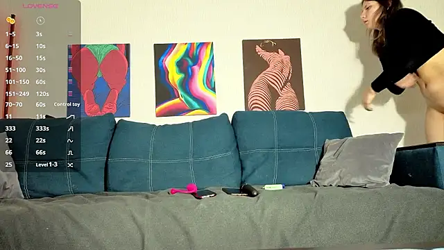 TrixiBell online show from February 13, 2026, 5:07 am