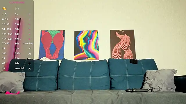 TrixiBell online show from November 20, 2025, 4:46 am