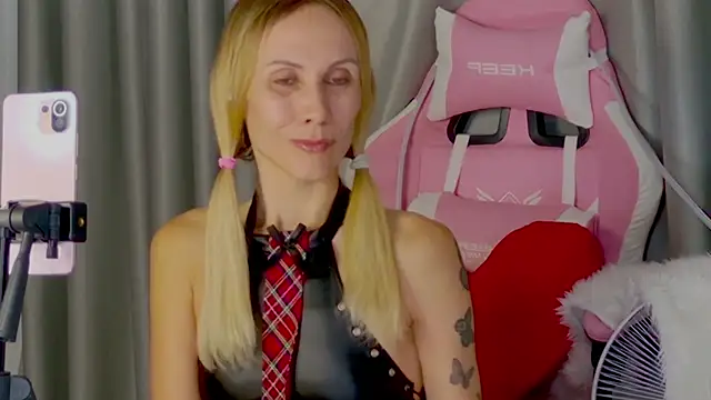 Snapshot of goddess_kate__ chatting on November 7, 2025, 9:25 am goddess kate online show from November 7, 2025, 9:25 am