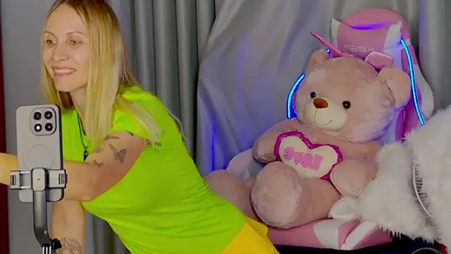 Snapshot of goddess_kate__ chatting on November 5, 2025, 11:35 am goddess kate online show from November 5, 2025, 11:35 am