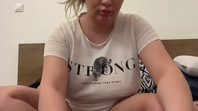 Snapshot of NellyExtraa chatting on May 15, 2026, 9:46 pm NellyExtraa online show from May 15, 2026, 9:46 pm