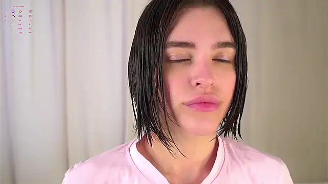 EleneButton online show from April 14, 2026, 1:21 am