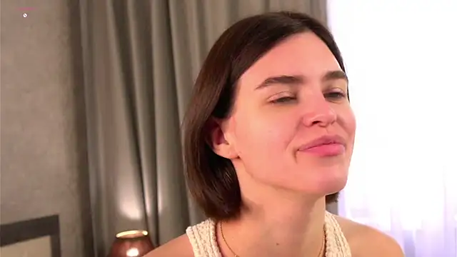 EleneButton online show from March 29, 2026, 1:07 am