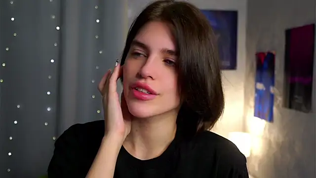 EleneButton online show from February 5, 2026, 1:12 am