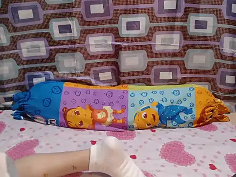 UrKitty lover18 online show from April 18, 2026, 2:08 pm