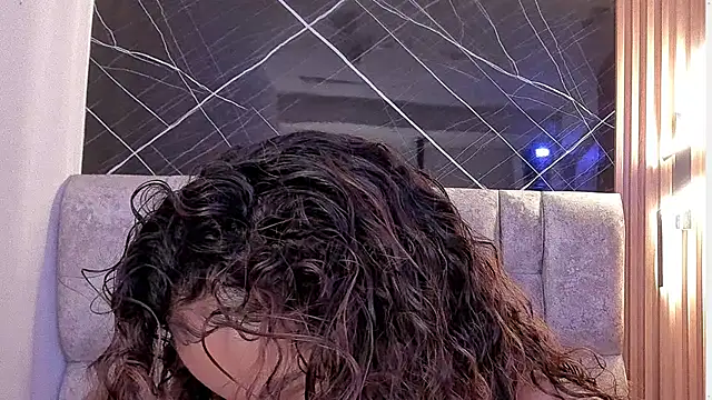 roxanne dl online show from October 4, 2025, 2:29 pm