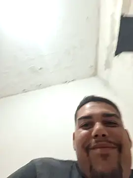 Snapshot of feehzungi0000 chatting on February 18, 2026, 12:30 am feehzungi0000 online show from February 18, 2026, 12:30 am