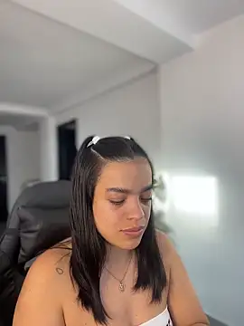 JuanitaMore01 online show from March 27, 2026, 10:11 pm