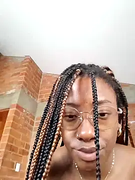 Snapshot of DarkHoneyy chatting on November 14, 2025, 6:11 pm DarkHoneyy online show from November 14, 2025, 6:11 pm