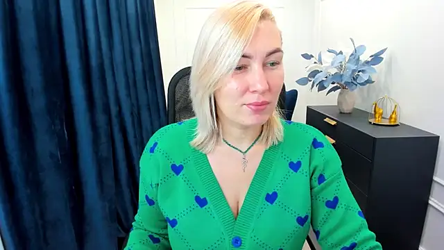 CamilaFatem online show from October 6, 2025, 11:44 am