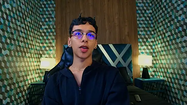 Snapshot of Aiden_Royce chatting on October 12, 2025, 8:43 pm Aiden Royce online show from October 12, 2025, 8:43 pm