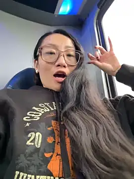 Aliciaz3 online show from November 10, 2025, 6:02 pm