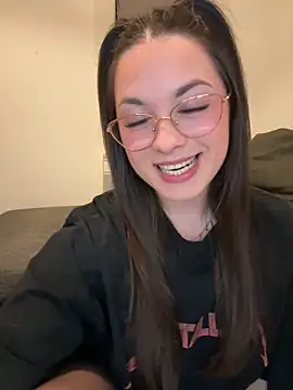 liloush   online show from April 1, 2026, 8:17 pm