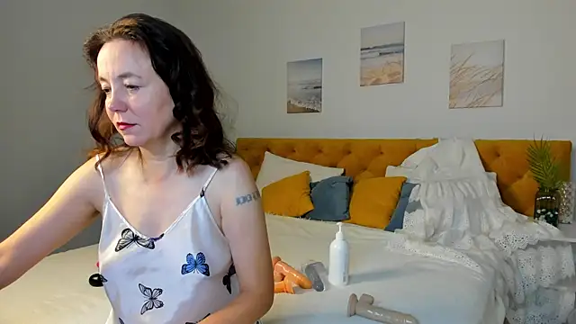 Kira Adler online show from October 10, 2025, 1:06 am