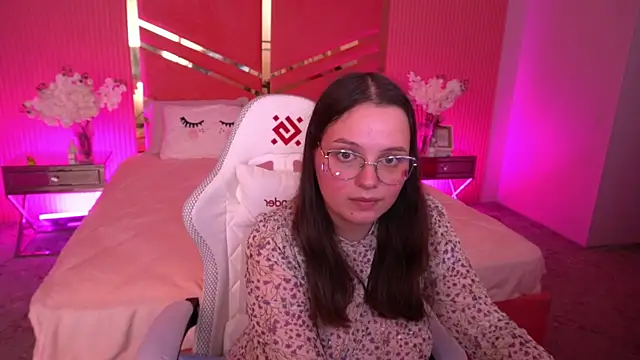 Snapshot of SophieDreamss chatting on September 13, 2025, 7:58 pm SophieDreamss online show from September 13, 2025, 7:58 pm