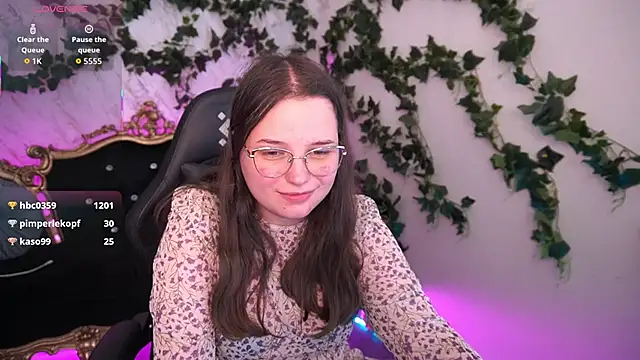 Snapshot of SophieDreamss chatting on October 16, 2025, 1:58 am SophieDreamss online show from October 16, 2025, 1:58 am