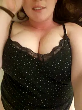 Snapshot of RosieMilff chatting on November 7, 2025, 10:46 pm RosieMilff online show from November 7, 2025, 10:46 pm