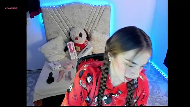 Snapshot of Mia_Victoria22 chatting on May 15, 2026, 2:42 am Mia Victoria22 online show from May 15, 2026, 2:42 am