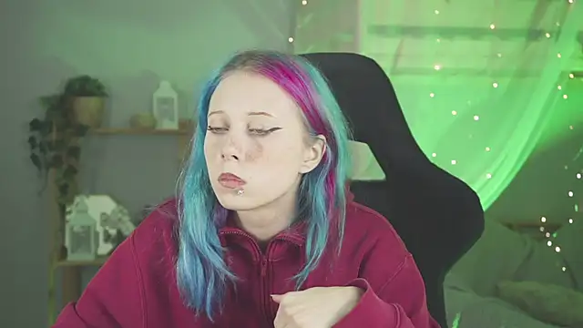 SakuraBliss online show from November 25, 2025, 7:58 pm