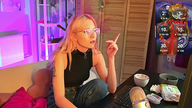 SakuraBliss online show from October 10, 2025, 2:51 pm