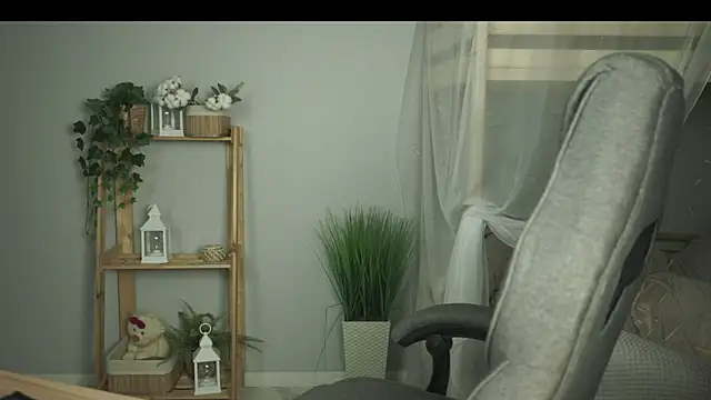 SakuraBliss online show from November 10, 2025, 4:56 pm