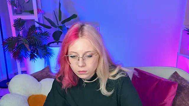 SakuraBliss online show from October 2, 2025, 2:31 pm