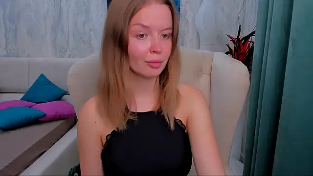 LaurennHill online show from September 19, 2025, 12:14 am